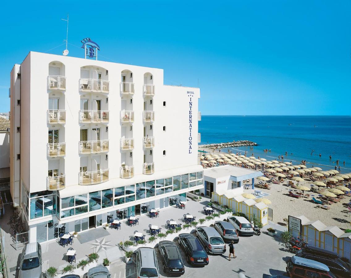 Hotel International Direttamente Sulla Sabbia Misano Adriatico Exterior foto