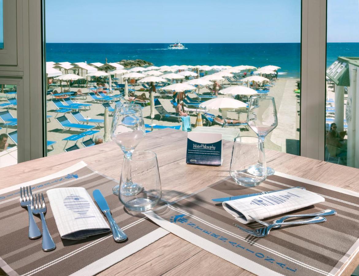 Hotel International Direttamente Sulla Sabbia Misano Adriatico Exterior foto