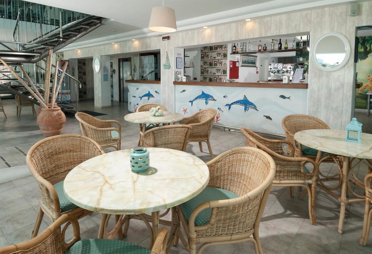 Hotel International Direttamente Sulla Sabbia Misano Adriatico Exterior foto