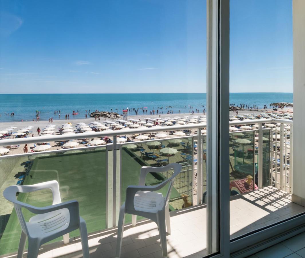 Hotel International Direttamente Sulla Sabbia Misano Adriatico Exterior foto
