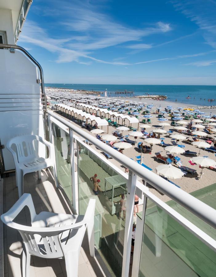 Hotel International Direttamente Sulla Sabbia Misano Adriatico Exterior foto